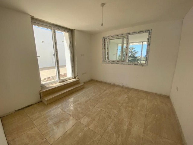 2+1 Penthouse-Wohnung Zum Verkauf In Kyrenia Doganköy ** 