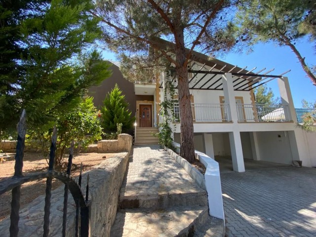 4+1 Villa Zu Vermieten In Kyrenia Chatalköy / Mit Pool ** 