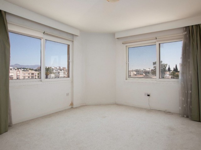 5 bedroom apartment for sale in Nicosia, Dereboyu