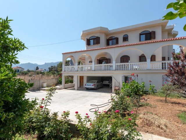 Girne Karaoğlanoğlu Satılık 4+2 Villa