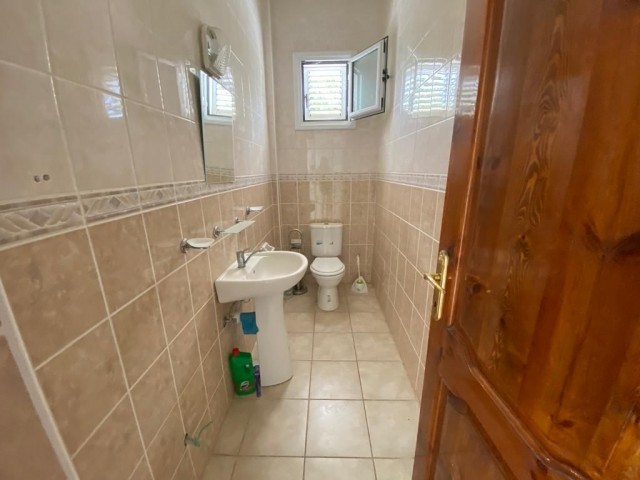 Girne Alsancak Satılık 3+1 Villa / Havuzlu