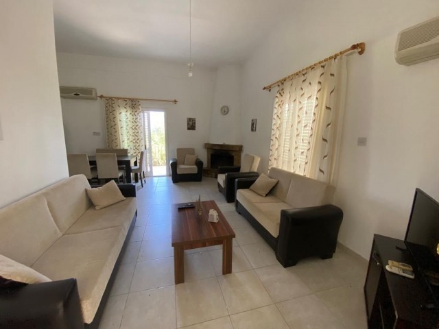 Girne Alsancak Satılık 3+1 Villa / Havuzlu