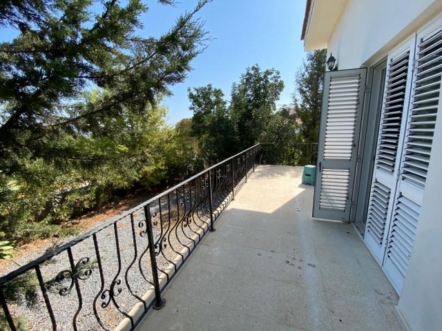 Girne Alsancak Satılık 3+1 Villa / Havuzlu