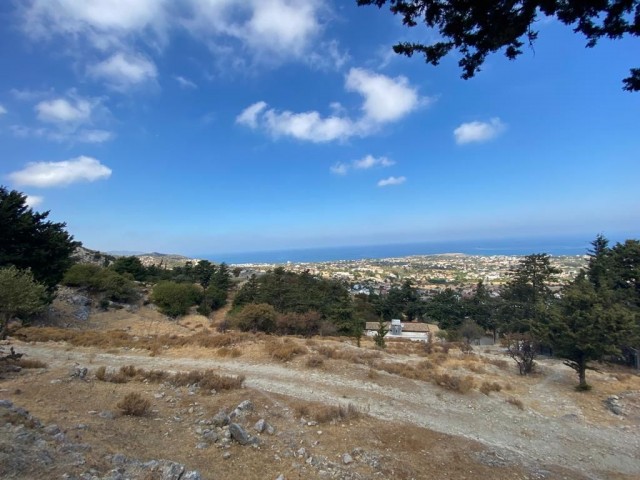 Grundstück Zum Verkauf In Kyrenia Karsiyaka / Meerblick ** 