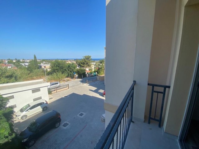 3+1 Wohnung zum Verkauf in Kyrenia Lapta / Berg-und Meerblick ** 