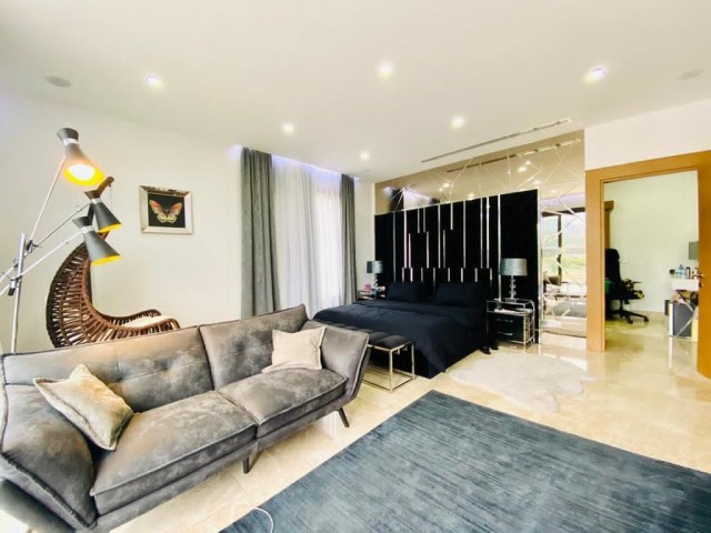 Girne Alsancak Satılık 4+1 Villa / Lüks