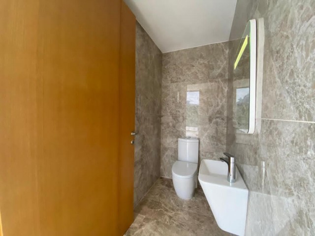 Girne Alsancak Satılık 4+1 Villa / Lüks