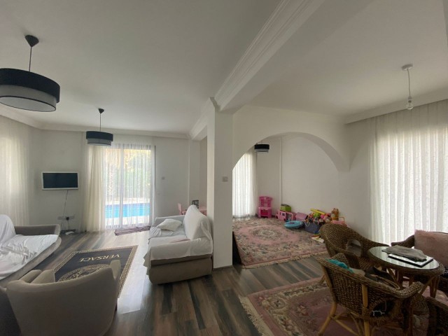 4+1 Villa Zum Verkauf In Kyrenia Doganköy ** 