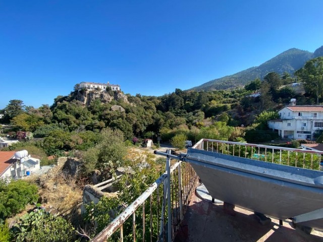 Girne Lapta Satılık 4+1 Villa / Deniz Manzaralı