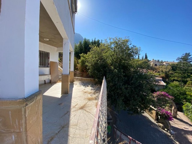 Girne Lapta Satılık 4+1 Villa / Deniz Manzaralı