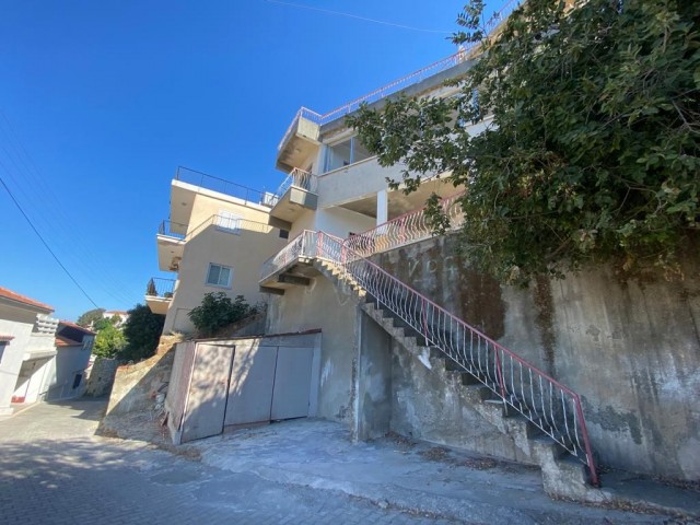 Girne Lapta Satılık 4+1 Villa / Deniz Manzaralı