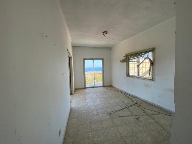 Girne Lapta Satılık 4+1 Villa / Deniz Manzaralı