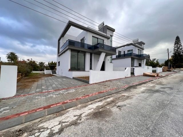 Girne Catalkoy 4+1 Villa zum Verkauf / mit privatem Pool