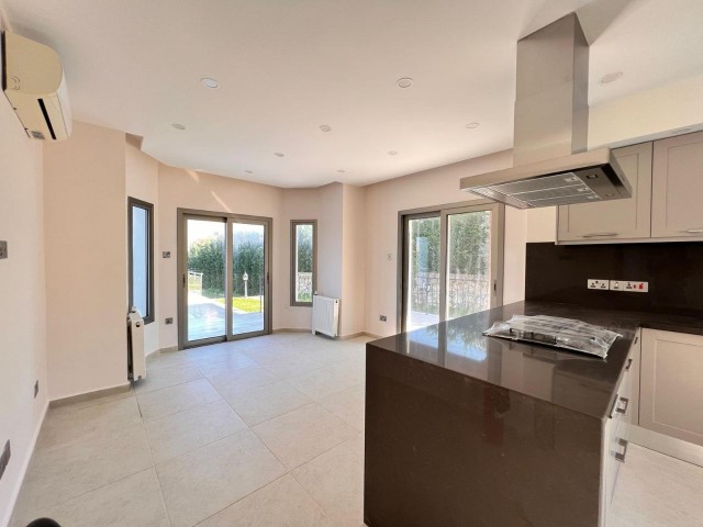 Zu verkaufen 3+1 Villa in Bellapais Kyrenia