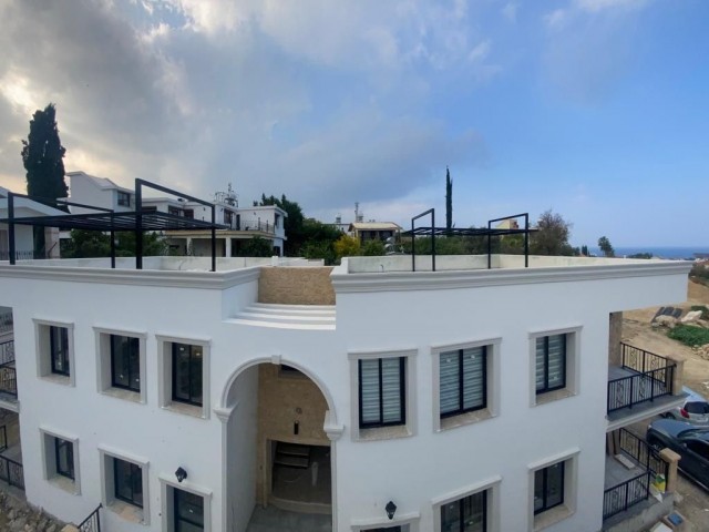 Letzte Penthouse-Wohnung zum Verkauf in Girne/ÇATALKÖY 3+1 mit Gemeinschaftspool