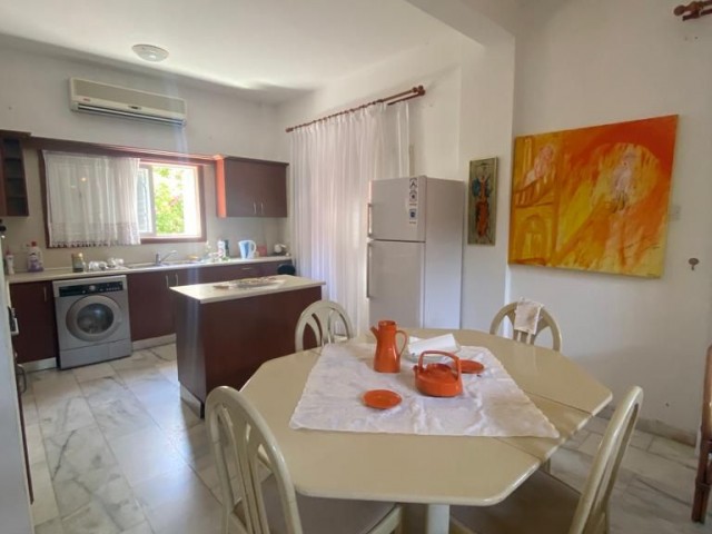 Girne/Karaoglanoglunda satılık 3+1  havuzlu villa