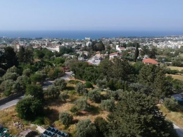 Girne/Lapta'da satılık 909 m2 arsa 