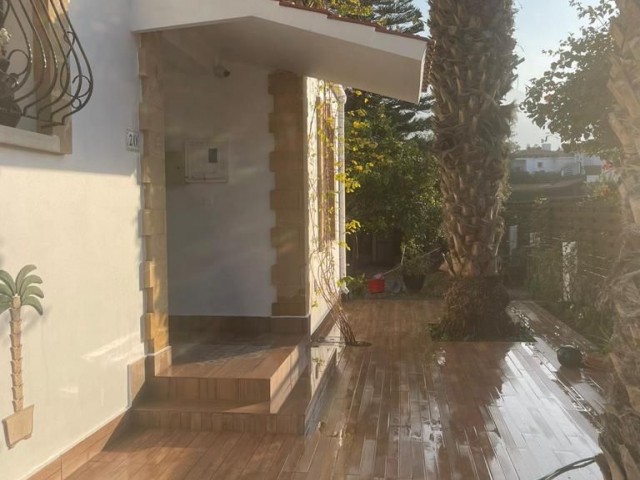 Girne Ozanköy Satılık 4+1 Villa