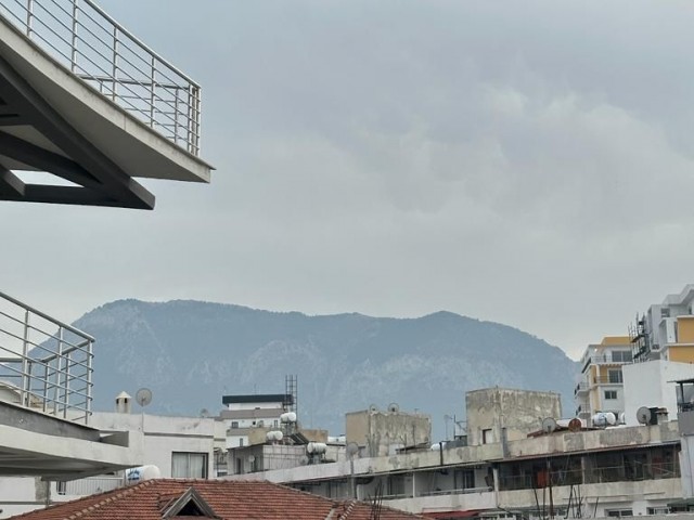 تخت برای فروش in Girne Merkez, گیرنه