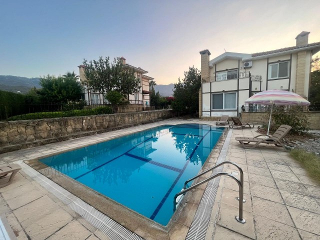 Kyrenia Alsancak Zu vermieten 3+1 Villa / Privater Pool