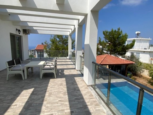 5+2 villa with private pool for sale in Kyrenia/Çatalköy