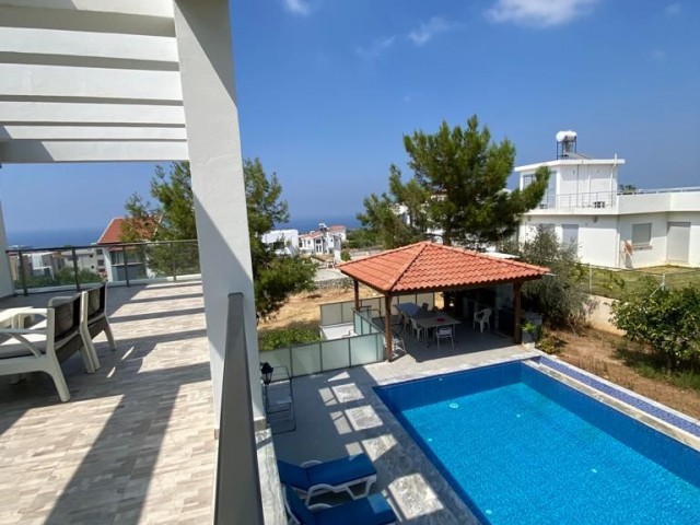 5+2 Villa mit privatem Pool zu verkaufen in Kyrenia/Çatalköy