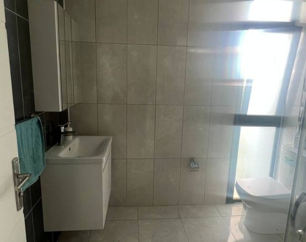 Lapta'da Dağ Manzaralı Kısa Dönem Kiralık 1+1 Daire