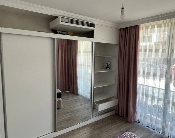 Lapta'da Dağ Manzaralı Kısa Dönem Kiralık 1+1 Daire