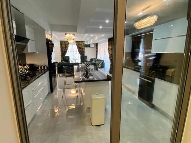 Girne Merkez Satılık 3+1 Penthouse