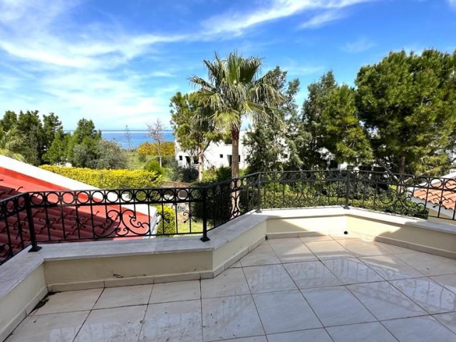 Girne Lapta Satılık 4+1 Villa / Havuzlu