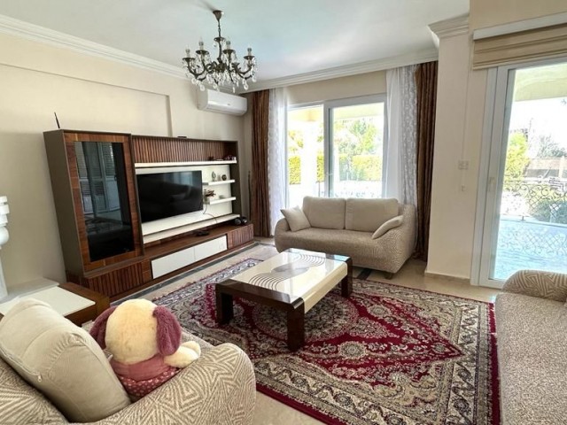 Girne Lapta Satılık 4+1 Villa / Havuzlu