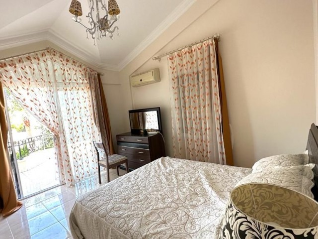 Girne Lapta Satılık 4+1 Villa / Havuzlu