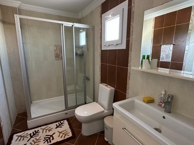 Girne Lapta Satılık 4+1 Villa / Havuzlu