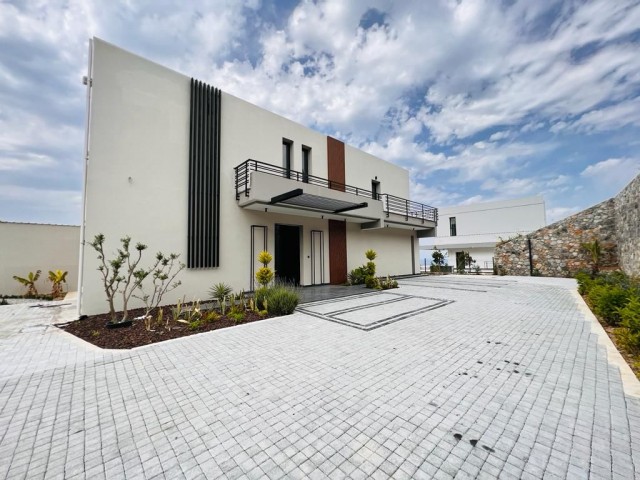 Zu verkaufen 4+1 Villa in Kyrenia Edremit