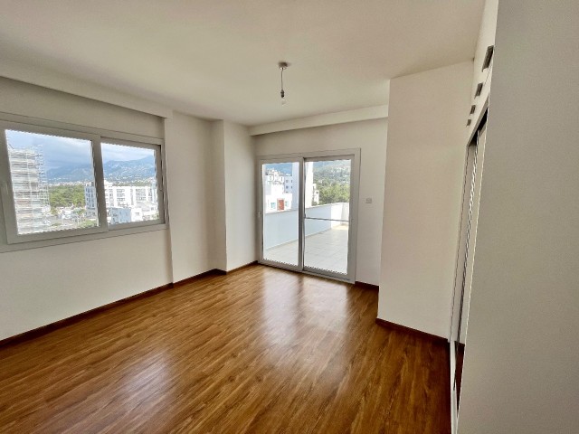 Girne Merkez Satılık 3+1 Penthouse Daire / Deniz Manzaralı