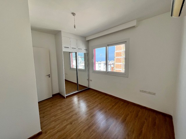 Zu verkaufen 3+1 Penthouse Wohnung in Kyrenia Zentrum / Meerblick