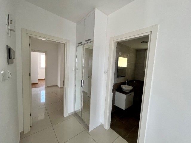 Zu verkaufen 3+1 Penthouse Wohnung in Kyrenia Zentrum / Meerblick