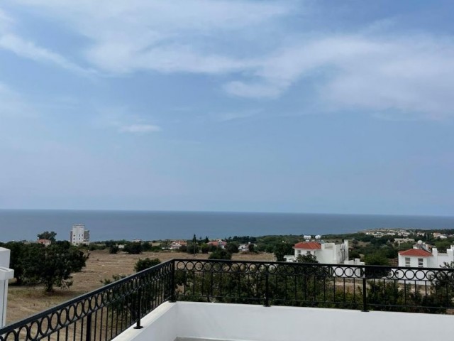 Girne Karşıyaka Satılık 3+1 Villa / Havuzlu