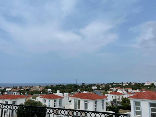 Girne Karşıyaka Satılık 3+1 Villa / Havuzlu