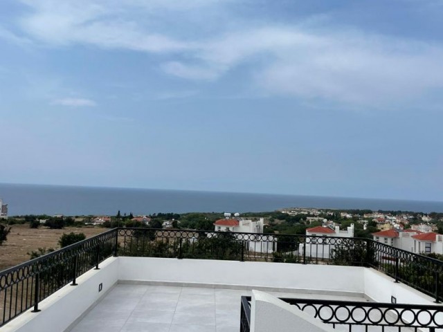 Girne Karşıyaka Satılık 3+1 Villa / Havuzlu