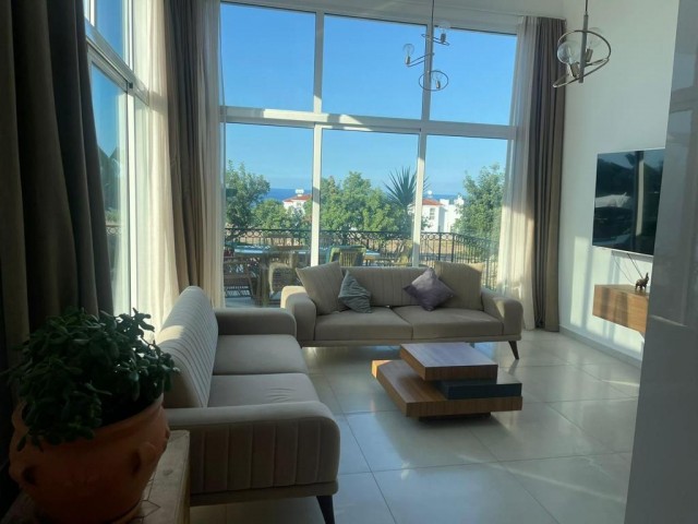 Girne Karşıyaka Satılık 3+1 Villa / Havuzlu