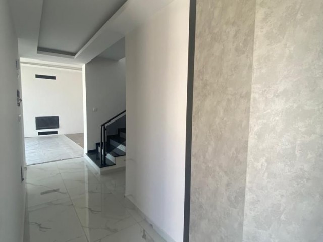 Girne/Edremit’te satılık 3+1 havuzlu villa