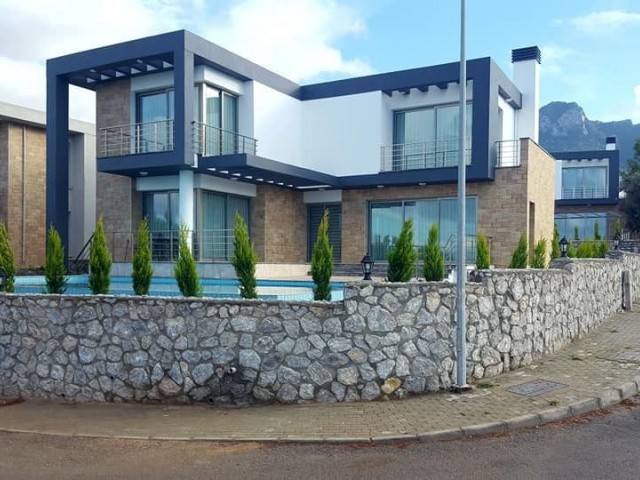 Girne Çatalköy'de Satılık  3+1 Modern Villa