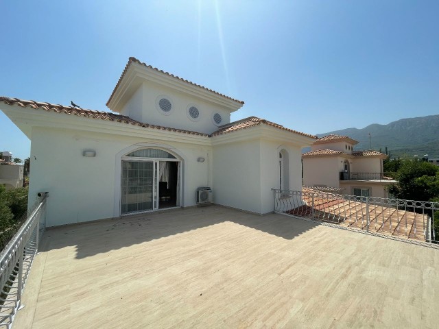 Girne  Karaoglanoglu Satılık 3 +1 Türk Tapulu Villa