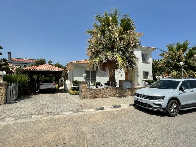 Girne  Karaoglanoglu Satılık 3 +1 Türk Tapulu Villa