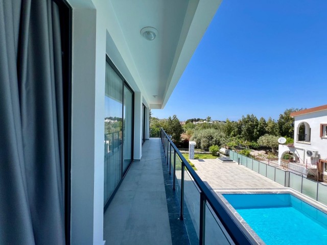 Girne Çatalköyde satılık lux 5+1 villa 