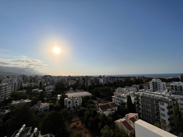 Girne merkezde satılık 2+1 penthouse 