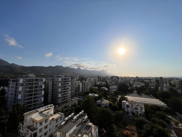 Girne merkezde satılık 2+1 penthouse 