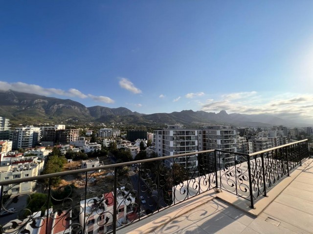 Girne merkezde satılık 2+1 penthouse 