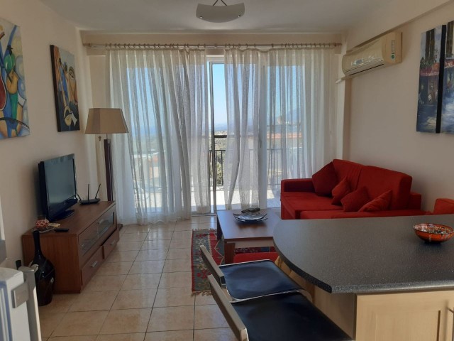 2+1 flat in a complex with pool for rent in Girne/Arapköy